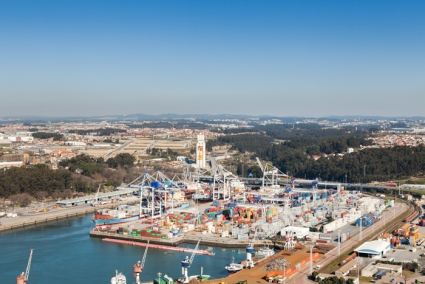 MAIS DE 3.600 TEU MOVIMENTADOS NUM DIA