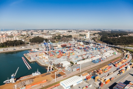 YILPORT LEIXÕES ACIMA DOS 3000 TEU/DIA