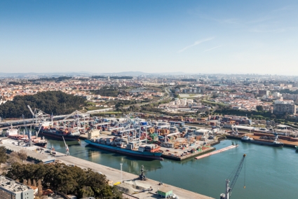 TCL CONTINUA A RONDAR OS 3000 TEU DIA