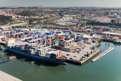 BARREIRA DOS 3000 TEU DE NOVO SUPERADA