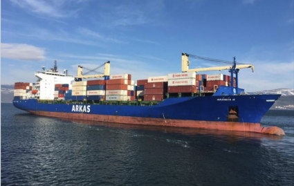 “MAXIMOS A” HANDLED 2,000 TEU AT "50 PER HOUR"